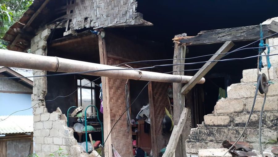 Gempa merusak sejumlah rumah dan belum ada laporan jatuhnya korban jiwa.