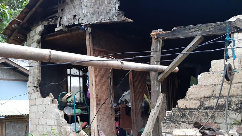 Gempa merusak sejumlah rumah dan belum ada laporan jatuhnya korban jiwa.