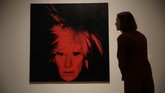 Lebih dari 100 karya seni Andy Warhol dipamerkan di galeri Tate Modern, Inggris. (AP Photo/Matt Dunham)