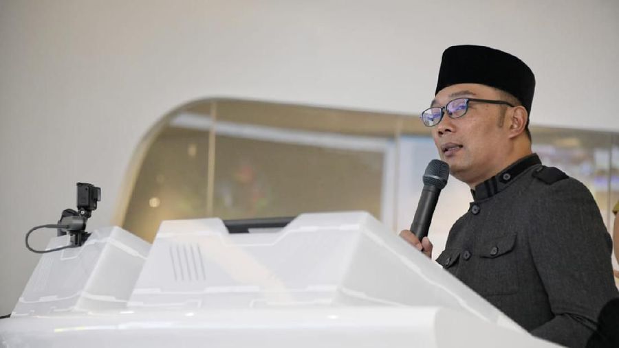 Gubernur Jawa Barat Ridwan Kamil meresmikan Jabar Command Center (JCC) di Gedung B sebelah Gedung Sate, Kota Bandung, Selasa (10/3/20). JCC berfungsi sebagai pusat dan pengendali informasi dan koordinasi, salah satunya saat ini berfungsi sebagai Pusat Informasi dan Koordinasi COVID-19 Jabar (Pikobar). (Foto: Rizal/Humas Jabar)