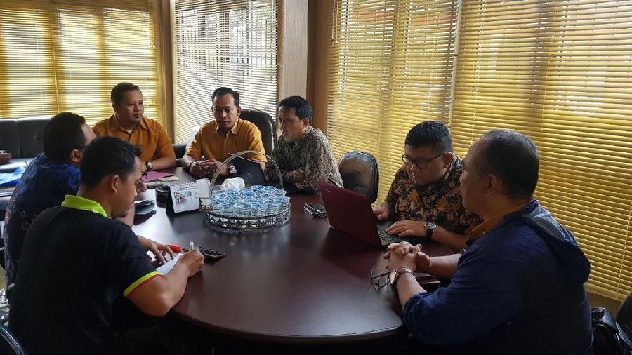 Pemerintah Daerah Kabupaten Kuningan mendaftarkan seluruh Kepala Desa, dan Perangkat Desanya dalam kepesertaan Program JKN-KIS.