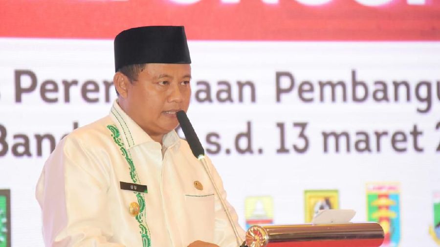 Wakil Gubernur Jawa Barat (Jabar) Uu Ruzhanul Ulum saat menghadiri Rapat Koordinasi Teknis Perencanaan Pembangunan (Rakortekrenbang) Tahun 2020 Regional 2 di Hotel Grand Aquilla, Kota Bandung, Selasa (10/3/20). (Foto: Humas Jabar)