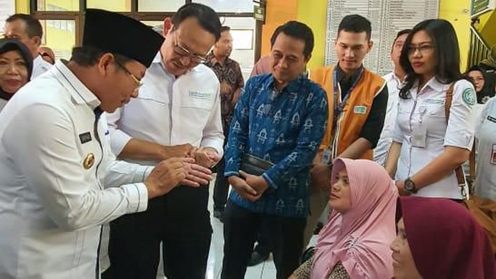 BPJS Kesehatan: Kota Malang Menuju Smart City Health Care Saat ini seluruh Fasilitas Kesehatan Tingkat Pertama di Kota Malang sudah menerapkan sistem antrean pelayanan berbasis online yang terintegrasi.