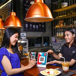Transaksi GoPay & OVO Cs Naik Tinggi, Bye Uang Kertas?