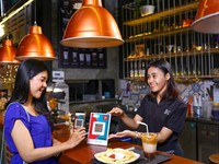 Transaksi GoPay & OVO Cs Naik Tinggi, Bye Uang Kertas?