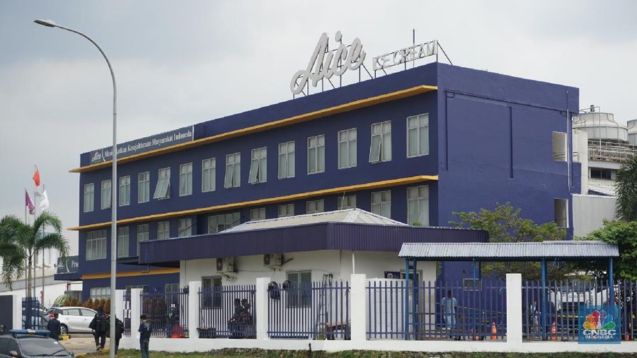 Pekerja awalnya melakukan pemogokan sebagai bagian dari protes ke manajemen, lalu berujung pemutusan hubungan kerja (PHK) yang dianggap sepihak.