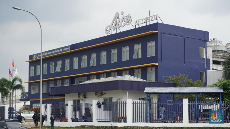 Pekerja awalnya melakukan pemogokan sebagai bagian dari protes ke manajemen, lalu berujung pemutusan hubungan kerja (PHK) yang dianggap sepihak.