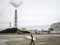 FOTO: Surfing di Pantai 'Nuklir' Fukushima