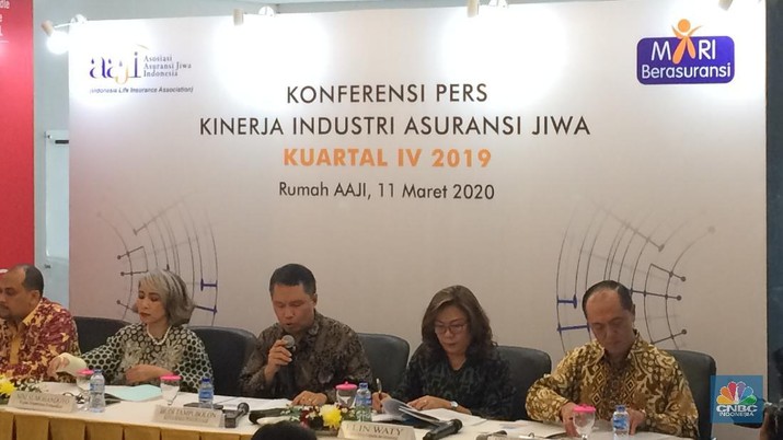 Konfrensi Pers Kinerja Industri Asuransi Jiwa oleh Asosiasi Asuransi Jiwa Indonesia (AAJI). (CNBC Indonesia/Syahrizal Sidik) Konfrensi Pers Kinerja Industri Asuransi Jiwa oleh Asosiasi Asuransi Jiwa Indonesia (AAJI). (CNBC Indonesia/Syahrizal Sidik)
