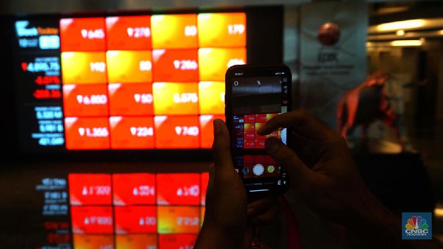 Dua emiten mengumumkan rencana pembelian kembali saham (buyback) dari publik.