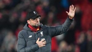 Klopp Menangis Staf Medis Nyanyi Himne Liverpool Lawan Corona