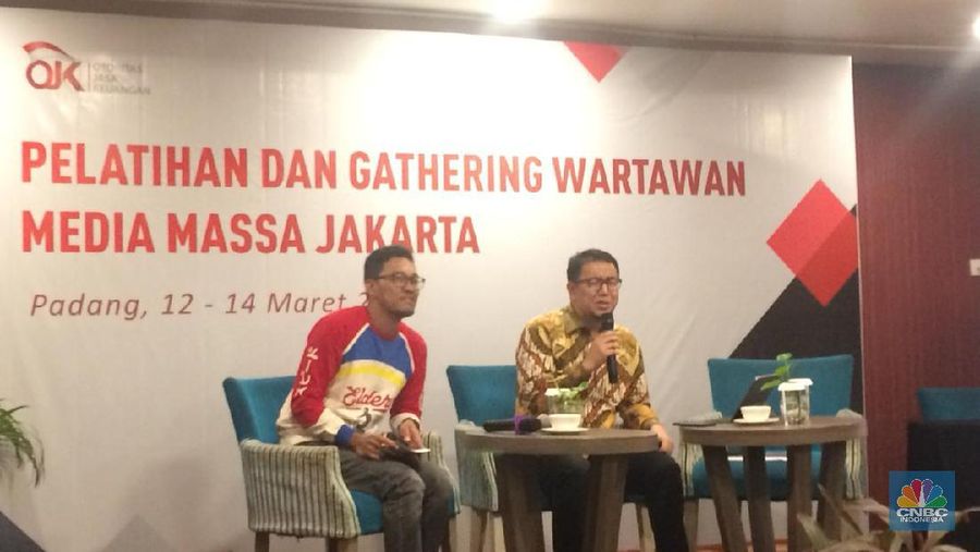 Otoritas Jasa Keuangan (OJK) menjelaskan perkembangan sentimen pasar modal dunia yang berimbas pada IHSG.
