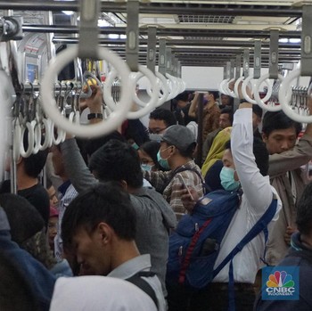 Penampakan KRL JKT-BGR yang Disebut Rentan Penyebaran Corona
