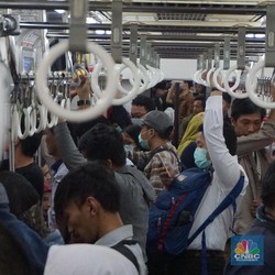 Terungkap Kenapa Menhub Tak Setop KRL Saat Ada Kasus Covid-19
