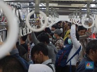 Penampakan KRL JKT-BGR yang Disebut Rentan Penyebaran Corona