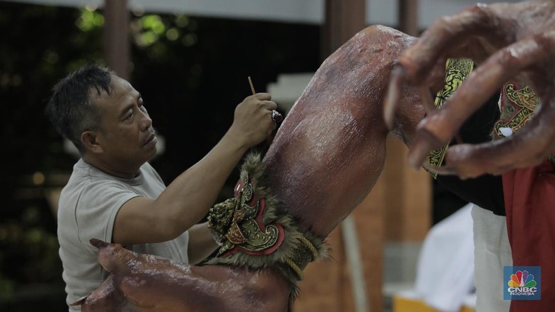 Meskipun belum mendapatkan izin, pembuatan ogoh-ogoh tetap dilakukan.