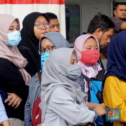 PSBB Masih 'Macan' Kertas, Stasiun KA Ramai Penumpang
