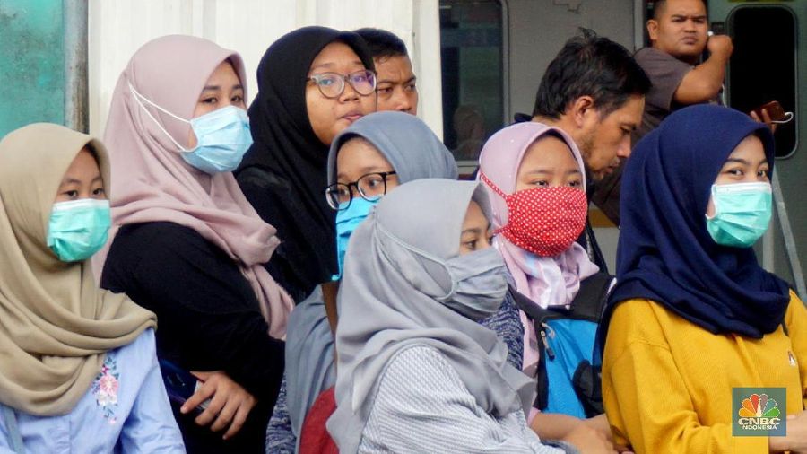 Stasiun-stasiun KA commuter line masihd dipenuhi penumpang.