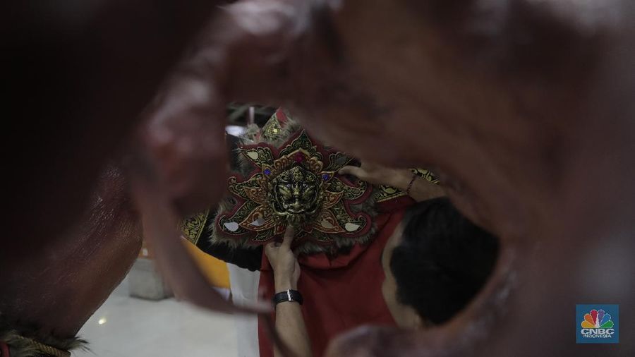 Meskipun belum mendapatkan izin, pembuatan ogoh-ogoh tetap dilakukan.