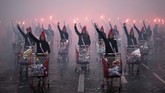 Anggota kelompok aktivis konservatif Protest for Everyone berdemonstrasi menentang teknologi untuk membantu reproduksi manusia, seperti rahim pengganti. (Lionel BONAVENTURE / AFP)
