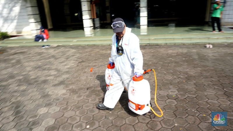 Gerakan bersih-bersih masjid tersebut bagian dari pencegahan penyebaran virus corona (COVID-19).