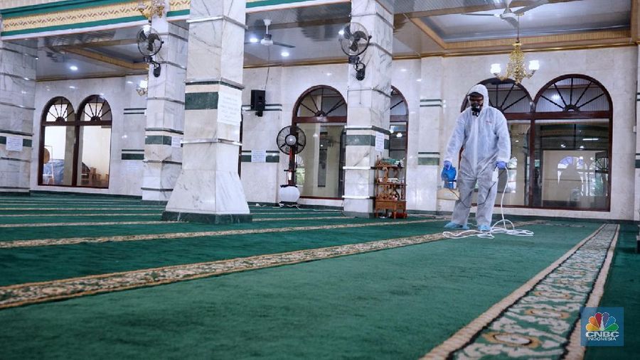 Gerakan bersih-bersih masjid tersebut bagian dari pencegahan penyebaran virus corona (COVID-19).