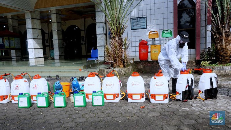 Gerakan bersih-bersih masjid tersebut bagian dari pencegahan penyebaran virus corona (COVID-19).