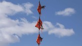 Helikopter memindahkan tiga Rusa Mule yang harus diperiksa kondisinya ke suatu klinik hewan di Hyrum, Utah, Amerika Serikat. (Natalie Behring / AFP)