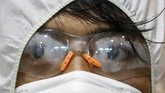 Duterte juga menyetujui menutup sekolah selama satu bulan, melarang kegiatan yang mengundang keramaian, dan melarang masuknya orang asing dari tempat-tempat penyebaran penyakit menular. (AP Photo/Aaron Favila)