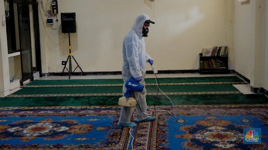 Gerakan bersih-bersih masjid tersebut bagian dari pencegahan penyebaran virus corona (COVID-19).