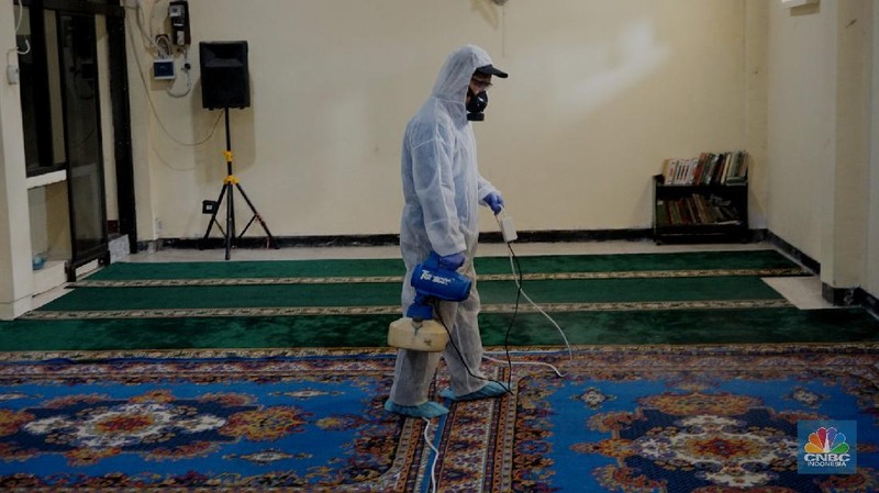 Gerakan bersih-bersih masjid tersebut bagian dari pencegahan penyebaran virus corona (COVID-19).