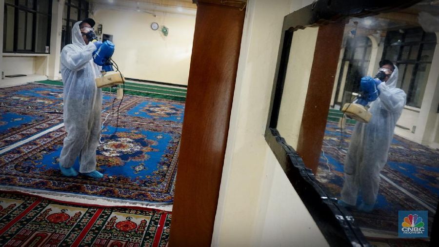 Gerakan bersih-bersih masjid tersebut bagian dari pencegahan penyebaran virus corona (COVID-19).