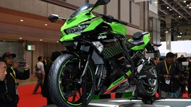 Peluncuran Ditunda, Ninja 250 4-Silinder Jadi Pajangan Dealer