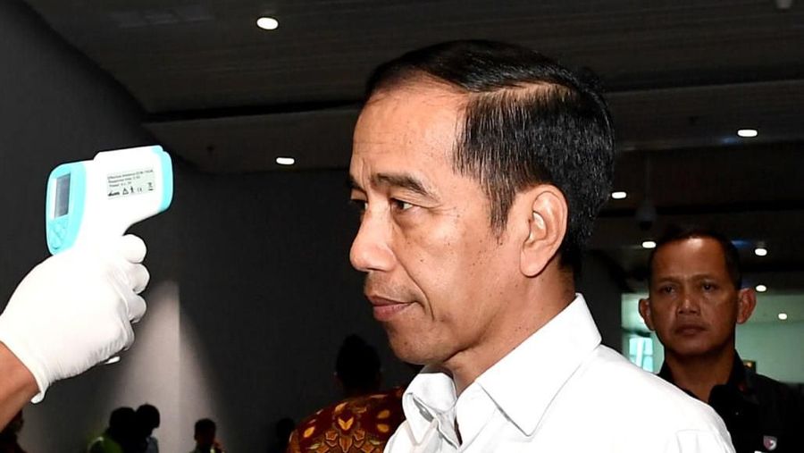 Presiden Joko Widodo (Jokowi) memerintahkan agar para kepala daerah terus memonitor kondisi warga di daerahnya masing-masing.