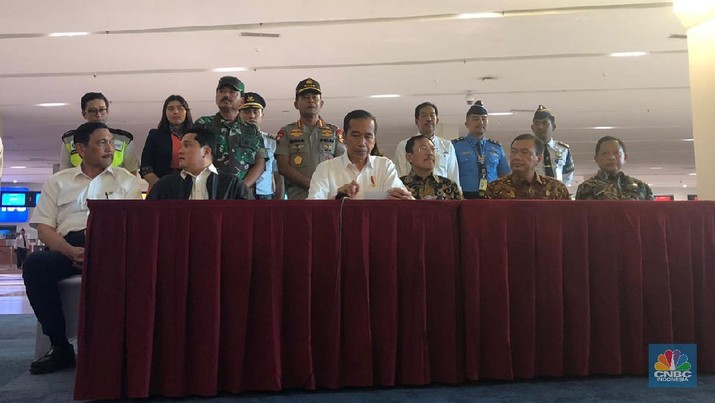 Jokowi mengaku dalam penanganan corona ada yang dilakukan secara tenang dan tanpa suara.