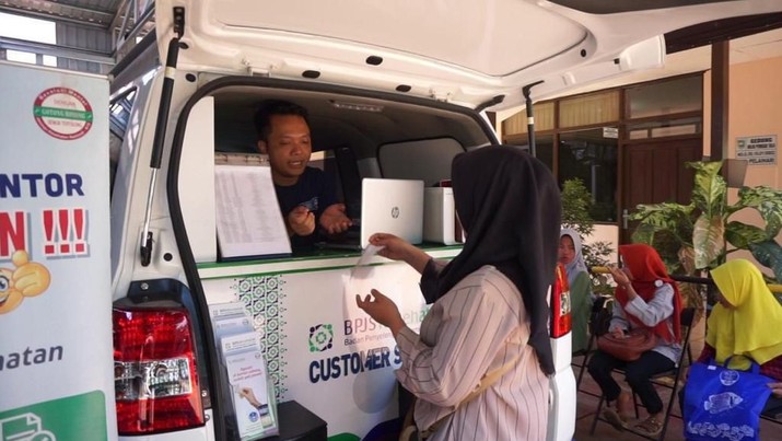 Mobile Customer Service (MCS) yang dihadirkan oleh BPJS Kesehatan sebagai upaya mendekatkan layanan kepada masyarakat Mobile Customer Service (MCS) yang dihadirkan oleh BPJS Kesehatan sebagai upaya mendekatkan layanan kepada masyarakat