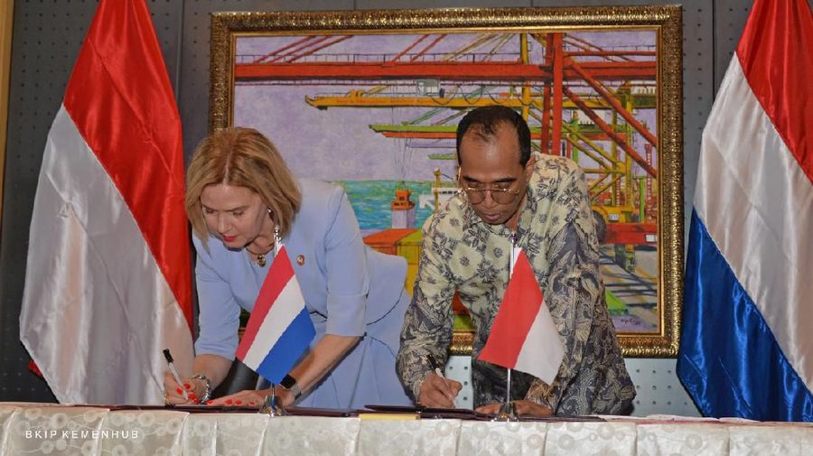 Sebelum diumumkan resmi positif terjangkit virus corona, Menteri Perhubungan Budi Karya Sumadi diketahui bertemu dengan sejumlah orang,