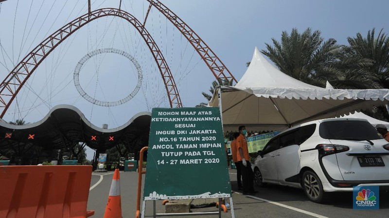 Gubernur DKI Jakarta, Anies Baswedan mengintensifkan upaya pencegahan virus corona COVID-19 dengan menutup 17 tempat wisata Jakarta.