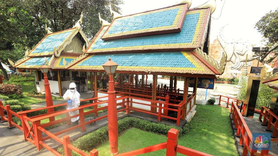 Gubernur DKI Jakarta, Anies Baswedan mengintensifkan upaya pencegahan virus corona COVID-19 dengan menutup 17 tempat wisata Jakarta.