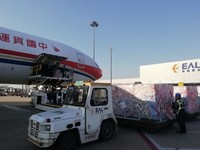 Hadapi Corona, 30 Ton Pasokan Alat Medis China Tiba di Italia