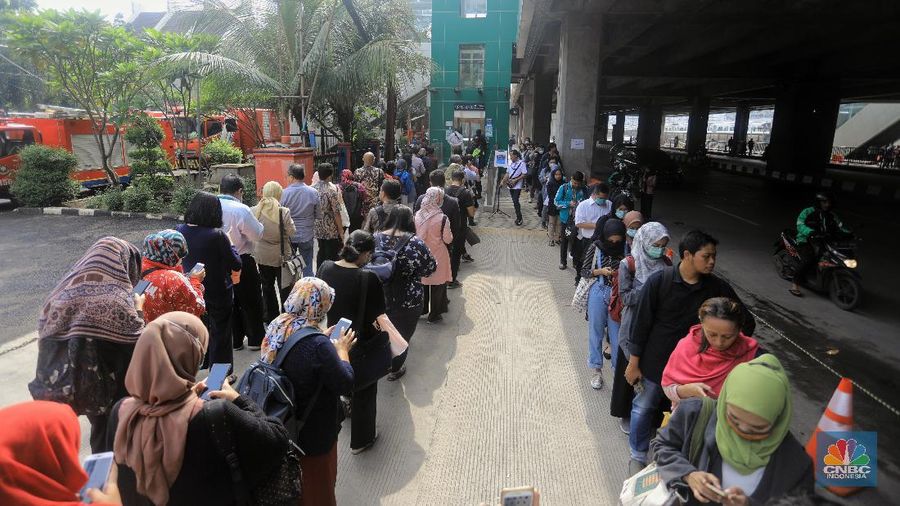 Simak penjelasan Kepala Dinas Perhubungan DKI Jakarta Syafrin Liputo dalam keterangan pers di Balai Kota, Jakarta, Senin (16/3/2020).