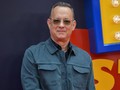 Diisolasi, Tom Hanks Beri Kabar dengan 'Pesan Tersembunyi'