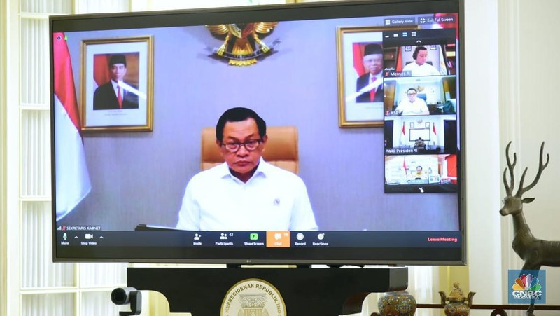 Presiden Joko Widodo (Jokowi) memimpin rapat terbatas dengan topik membahas percepatan ekonomi menghadapi tekanan virus corona, Senin (16/3/2020).
