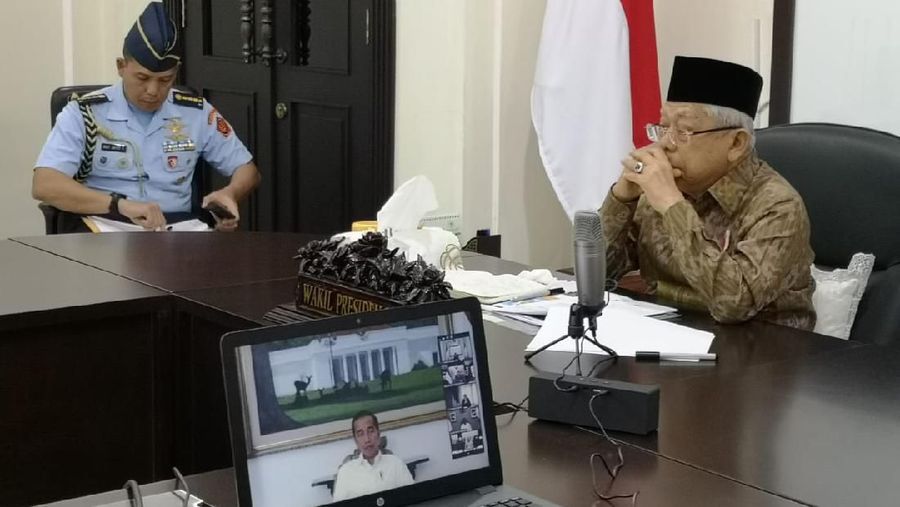 Presiden Joko Widodo (Jokowi) memimpin rapat terbatas dengan topik membahas percepatan ekonomi menghadapi tekanan virus corona, Senin (16/3/2020).