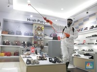Cegah Virus Corona, Mal Sarinah 'Diguyur' Disinfektan
