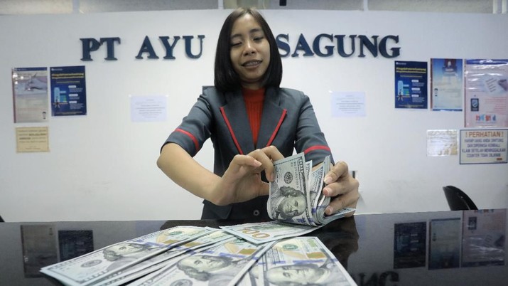 Ilustrasi Dolar (CNBC Indonesia/Andrean Kristianto) Ilustrasi Dolar (CNBC Indonesia/Andrean Kristianto)