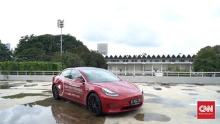 Ikuti Indonesia, Polisi Thailand Pakai Mobil Listrik Tesla