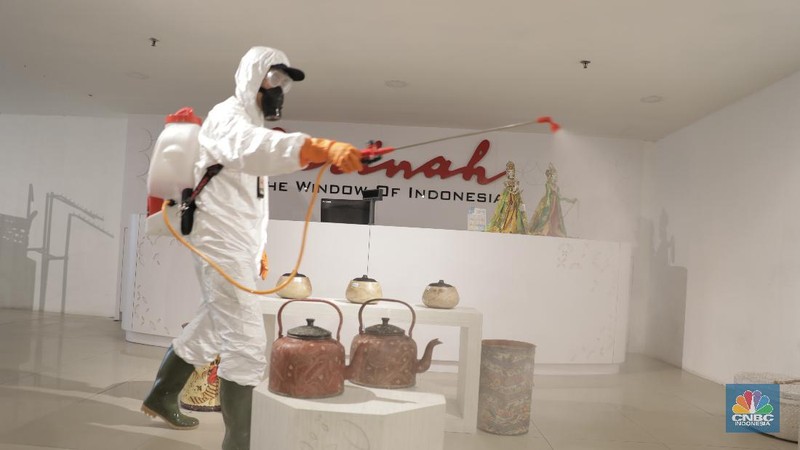 Penyemprotan disinfektan ini guna pencegahan penyebaran virus corona (Covid-19).