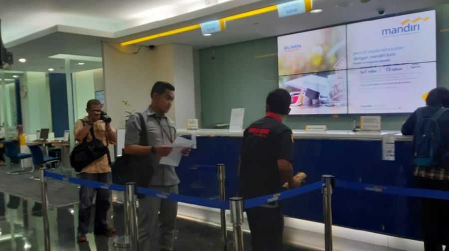 Bank Mandiri melakukan penyesuaian kebijakan dan proses kredit segmen Usaha Mikro, Kecil dan Menengah (UMKM).