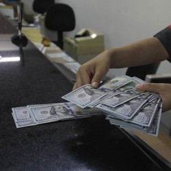 Dolar Dekati Rp 17.000: Eksportir Kegirangan, Tapi...